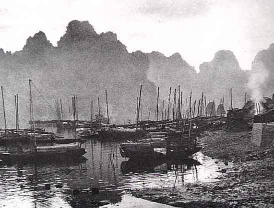 Chiều trên xóm chài - Hòn gai - năm 1965