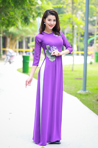 Mượn Tà Áo Tím