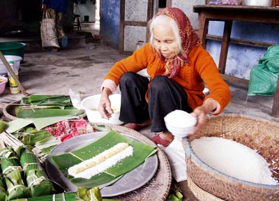 Mẹ Gói Mùa Xuân Vào Lá Biếc