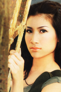 Em Vẫn Đợi Anh