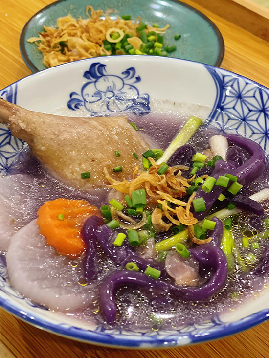Bánh Canh Khoai Xắt Vịt Xiêm                                                                                                                          