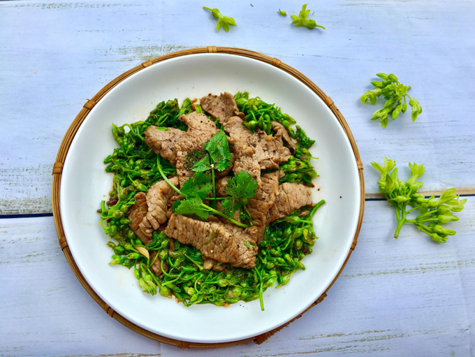 Thịt Bò Xào Hoa Thiên Lý                                                                                                                              