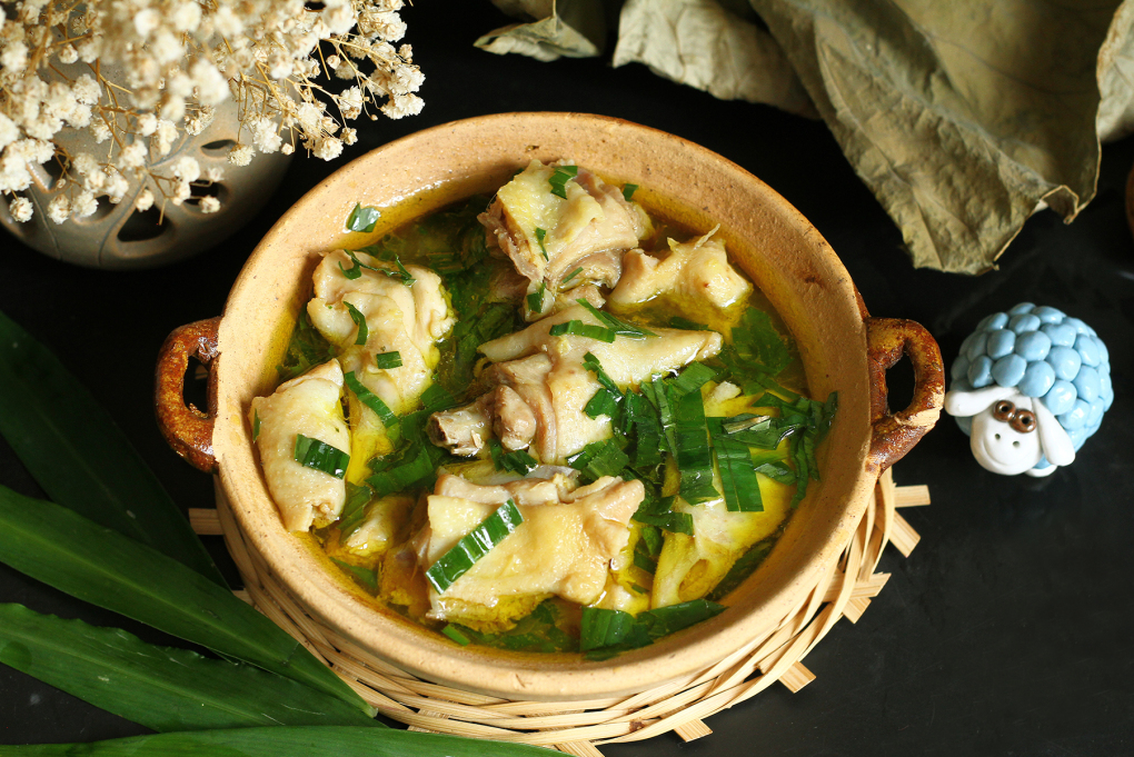Canh Gà Lá Gừng                                                                                                                                       