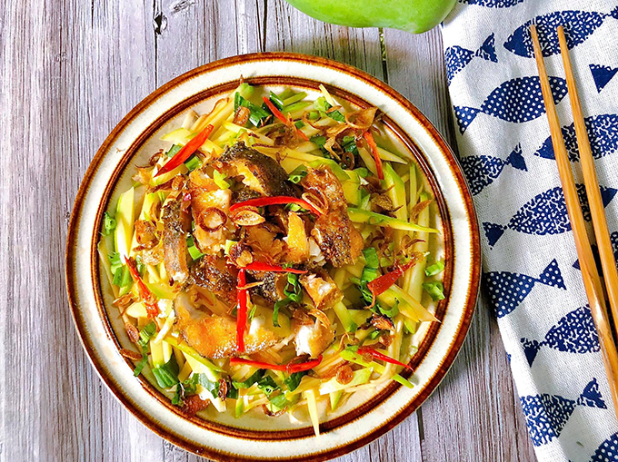 Gỏi Xoài Cá Lóc Chiên                                                                                                                                 