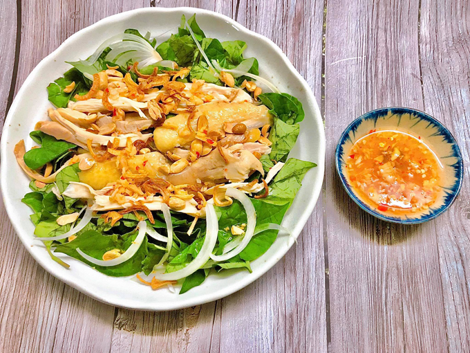 Gỏi Gà Trộn Rau Diếp Cá                                                                                                                               