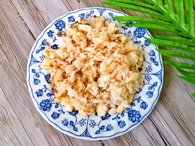 Sắn Bóp Dừa ( Khoai Mì Chà Bông)                                                                                                                      