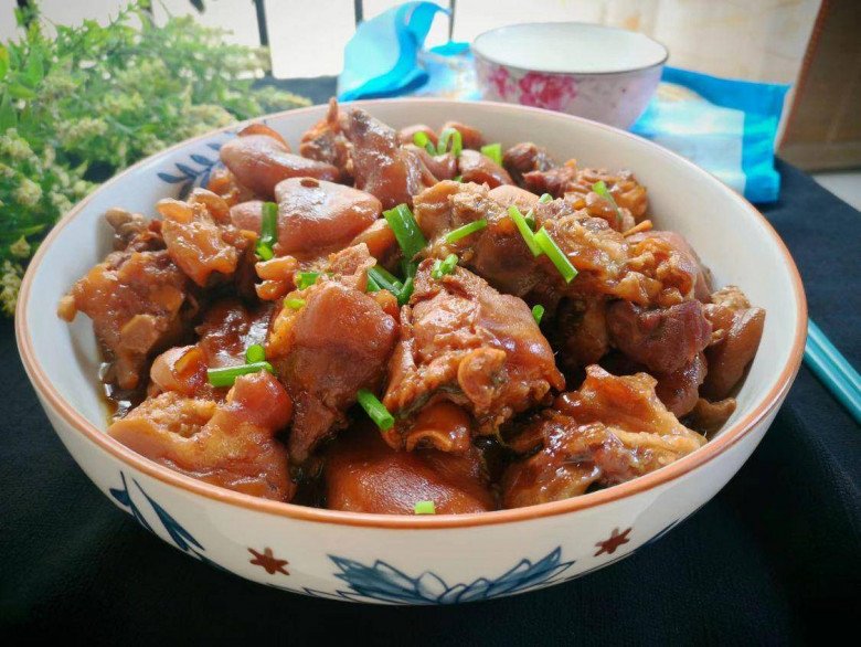 Móng Giò Kho                                                                                                                                          