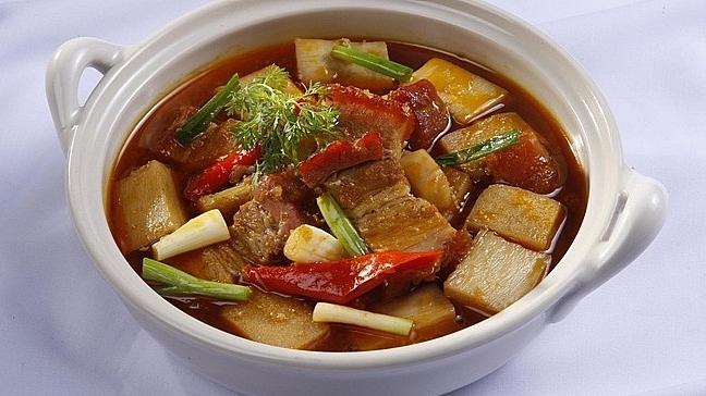 Thịt Kho Củ Cải                                                                                                                                       