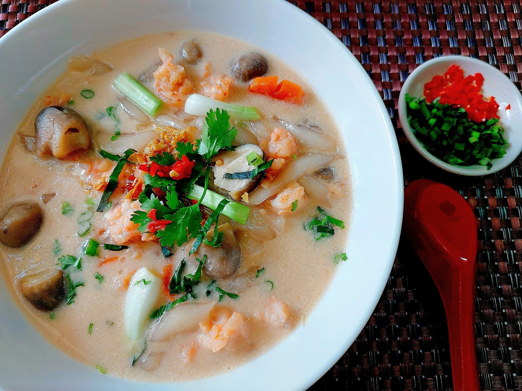 Bánh Canh Nước Cốt Dừa                                                                                                                                