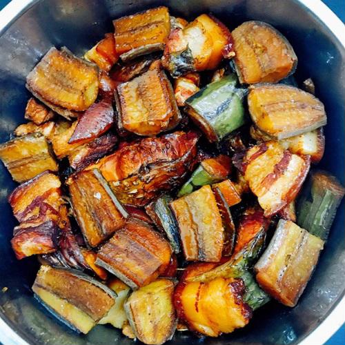 Cá Kho Chuối Riềng                                                                                                                                    