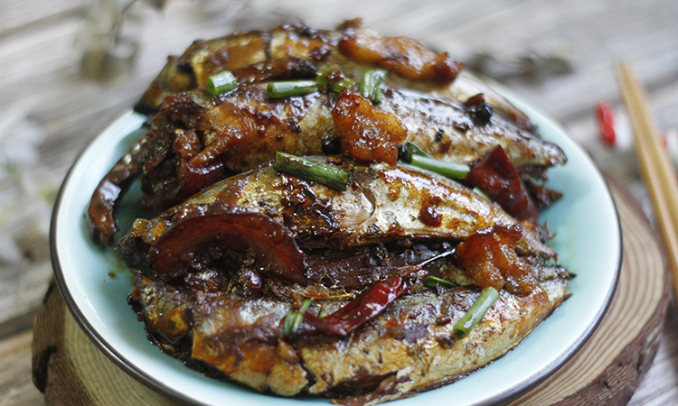 Cá Nục Kho Kẹo                                                                                                                                        