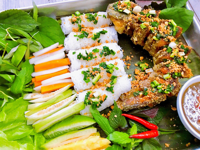 Cá Lóc Cuốn Bánh Hỏi                                                                                                                                  