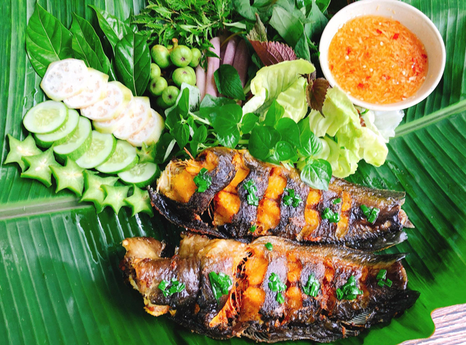 Cá Trê Chiên Chấm Mắm Gừng                                                                                                                            