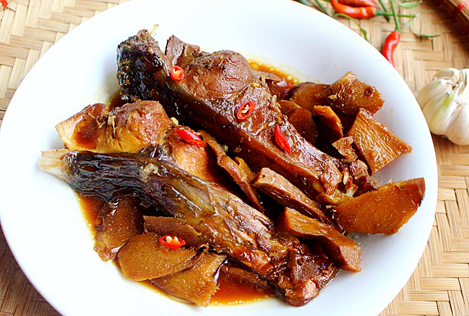 Cá Trắm Kho Riềng                                                                                                                                     