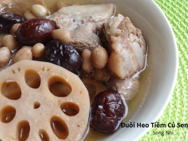 Đuôi Heo Tiềm Củ Sen                                                                                                                                