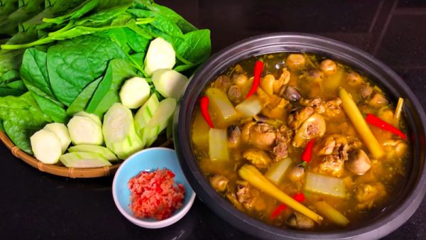 Lẩu Gà Hầm Sả                                                                                                                                         