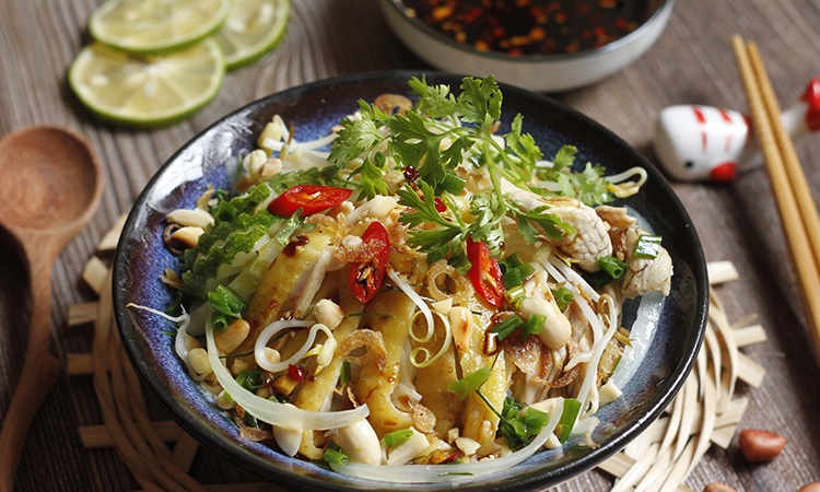 Bánh Phở Trộn Gà Thơm Ngon                                                                                                                            