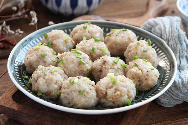 Thịt Viên Củ Cải Hấp                                                                                                                                  