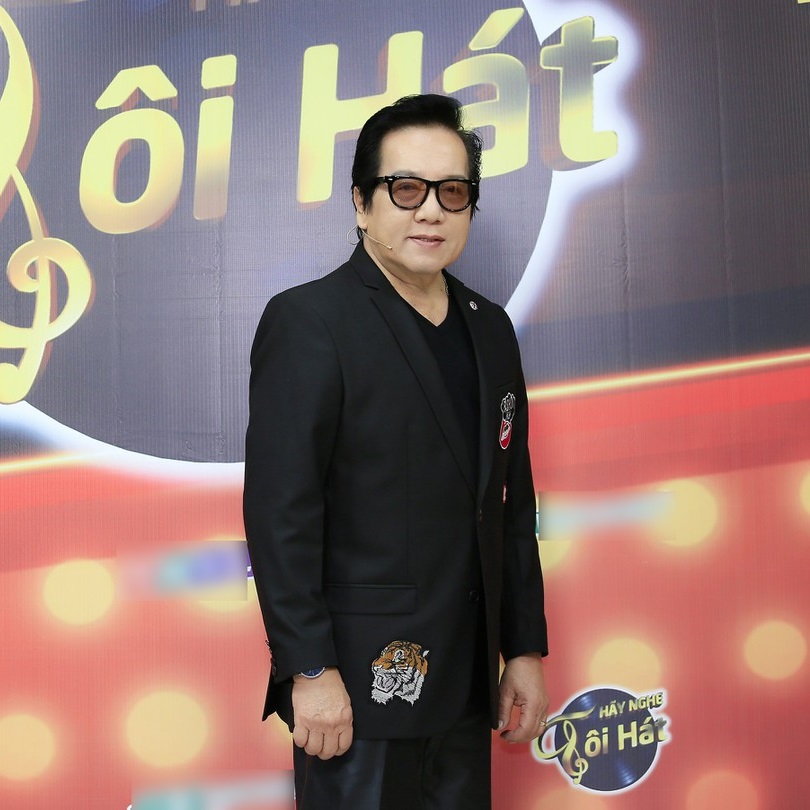Hãy Nhìn Xuống Chân