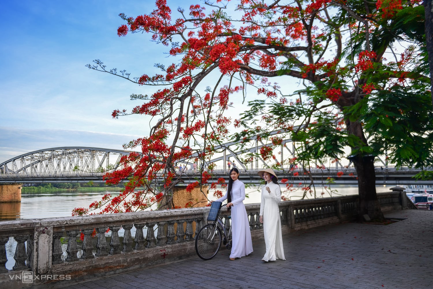 Khi Mô Anh Về Huế 