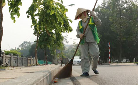 Người Gom Rác Bên Đường